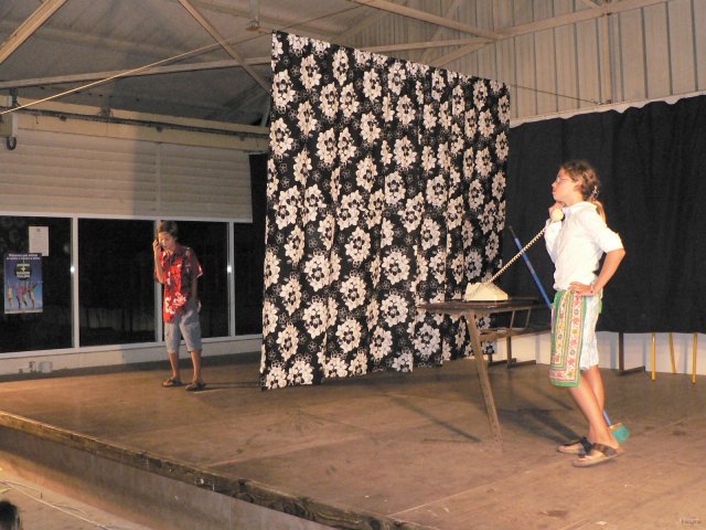 71- Theatre au lycee, 'Le telephone' avec Oriane et Bastien 